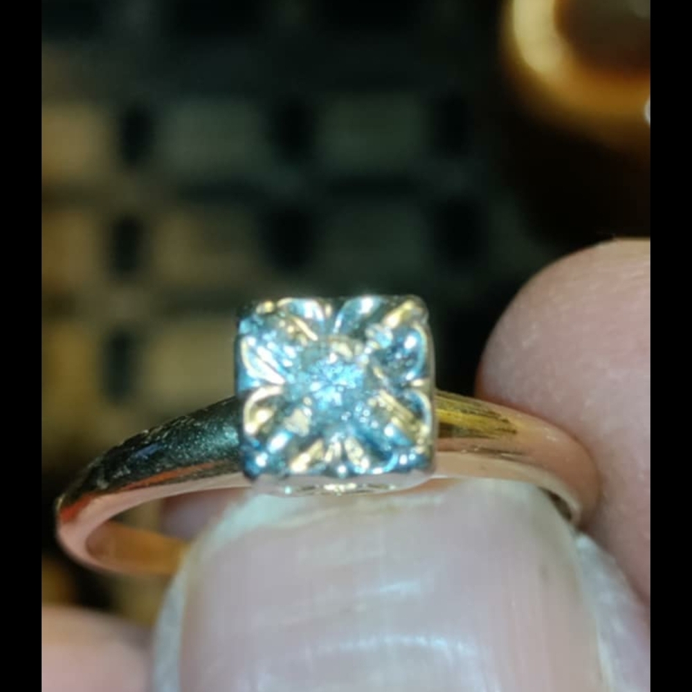 Elegant Two-Tone Ring 14k With A Diamond In The Center